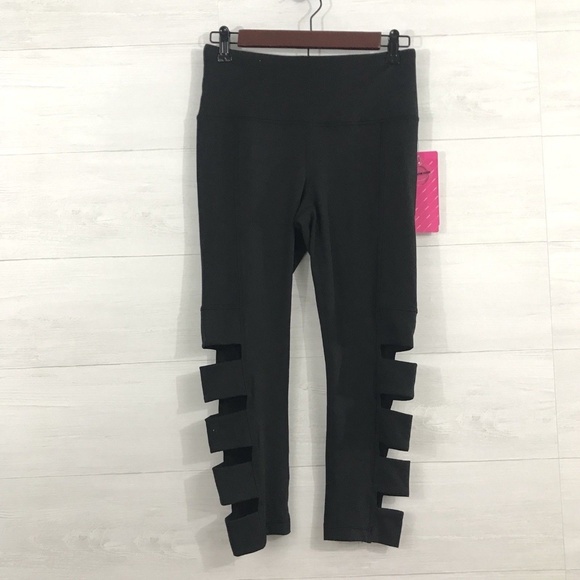 Yogalicious High Waist Cut Out Cropped Legging - Picture 2 of 8